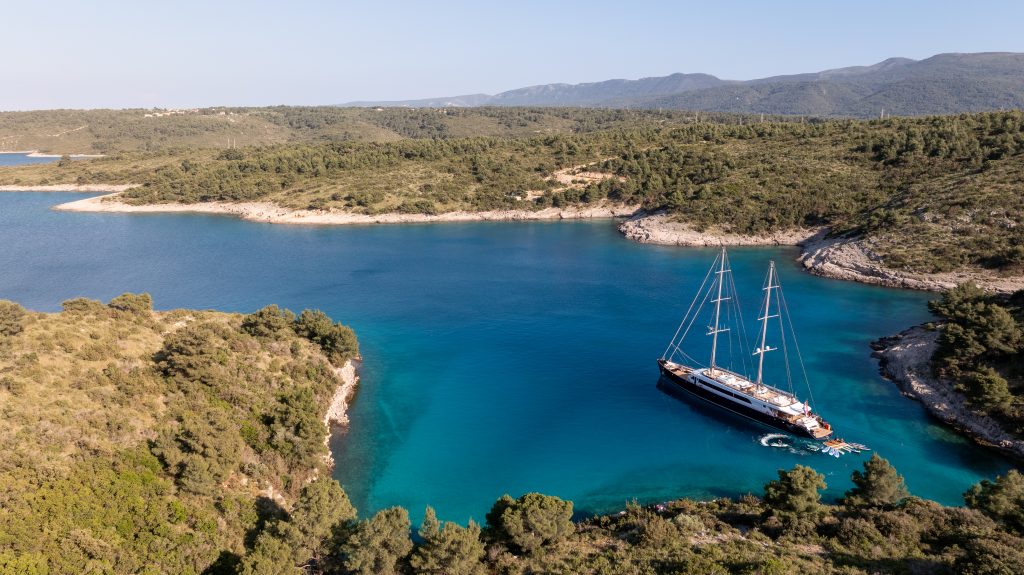 Yacht exterior image