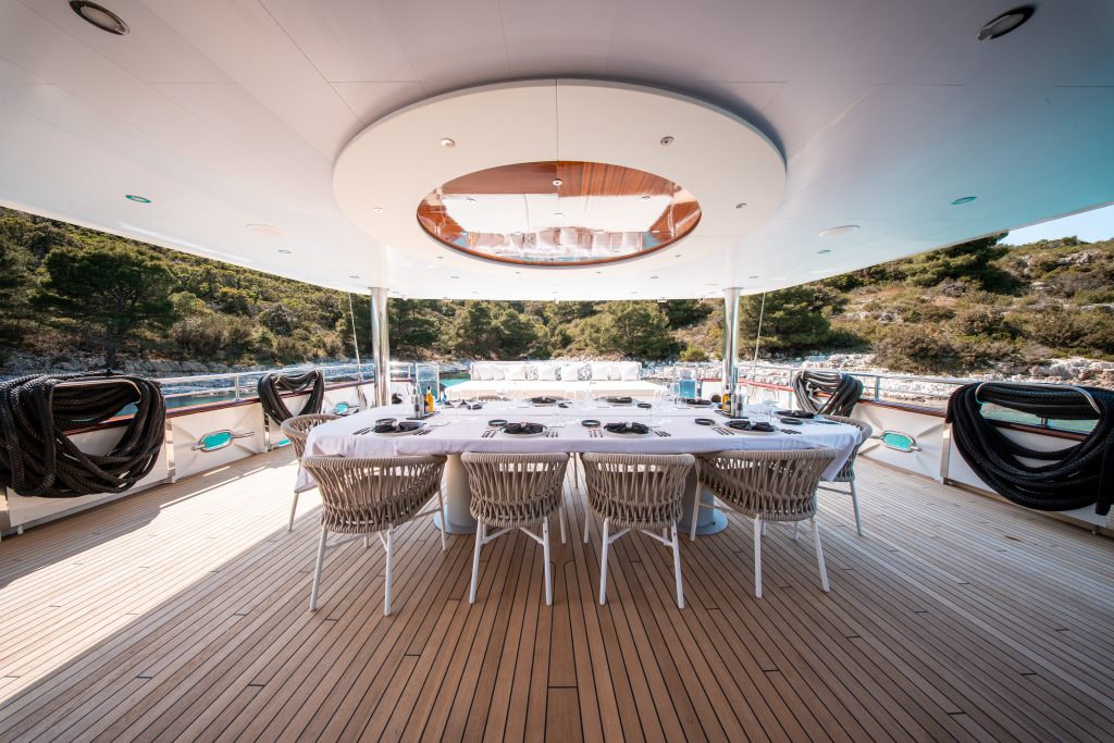 Yacht exterior image