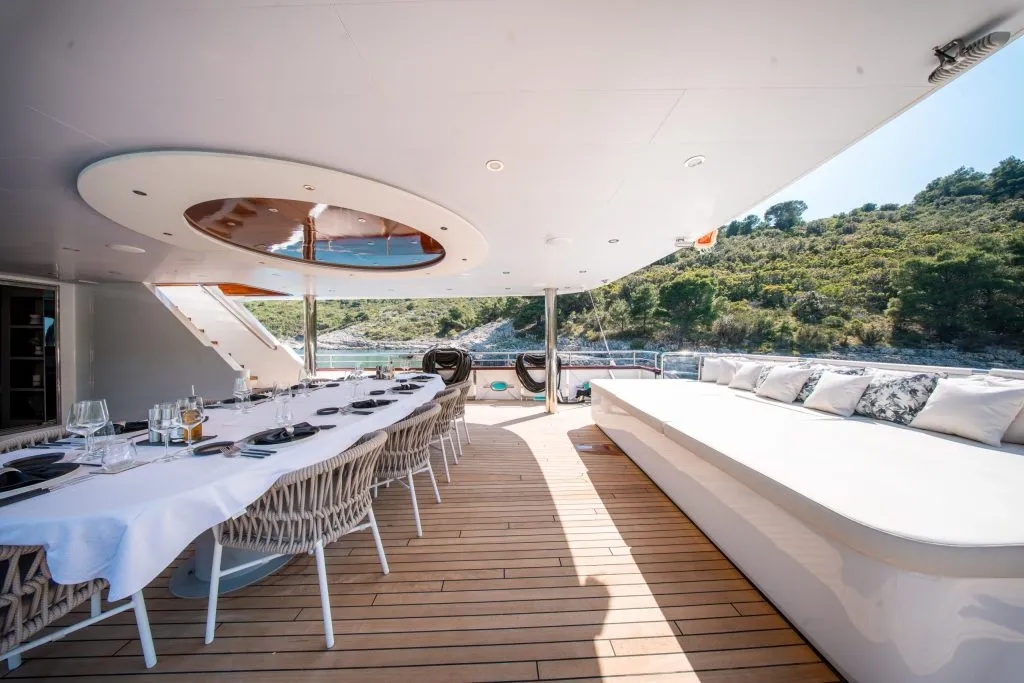 Yacht exterior image
