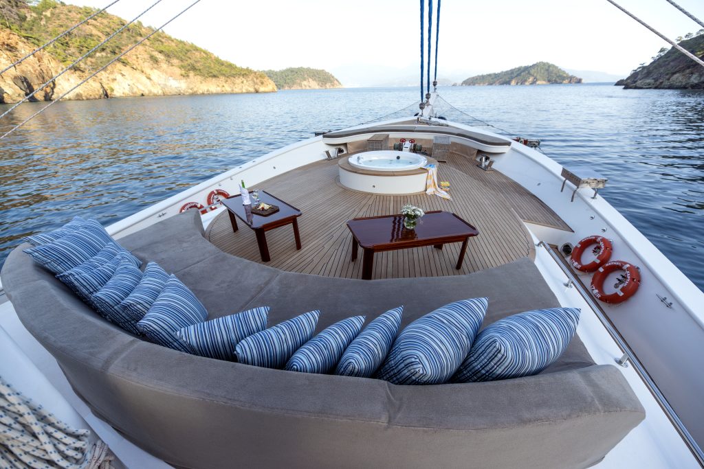 Yacht exterior image