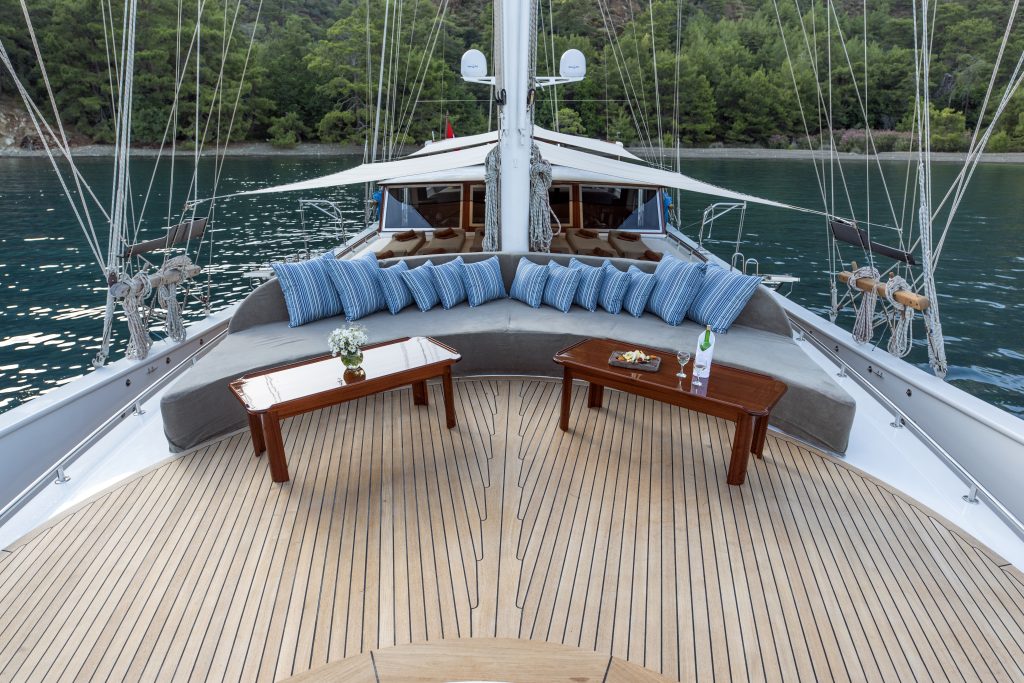 Yacht exterior image