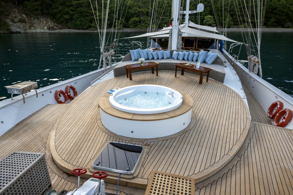 Yacht exterior image