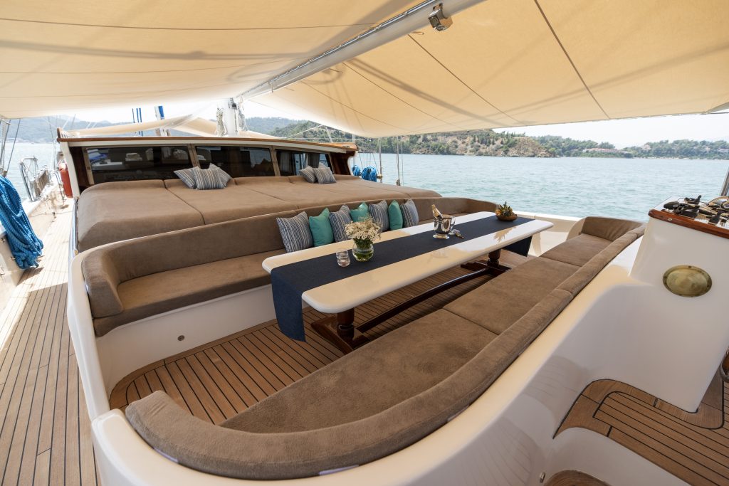 Yacht exterior image