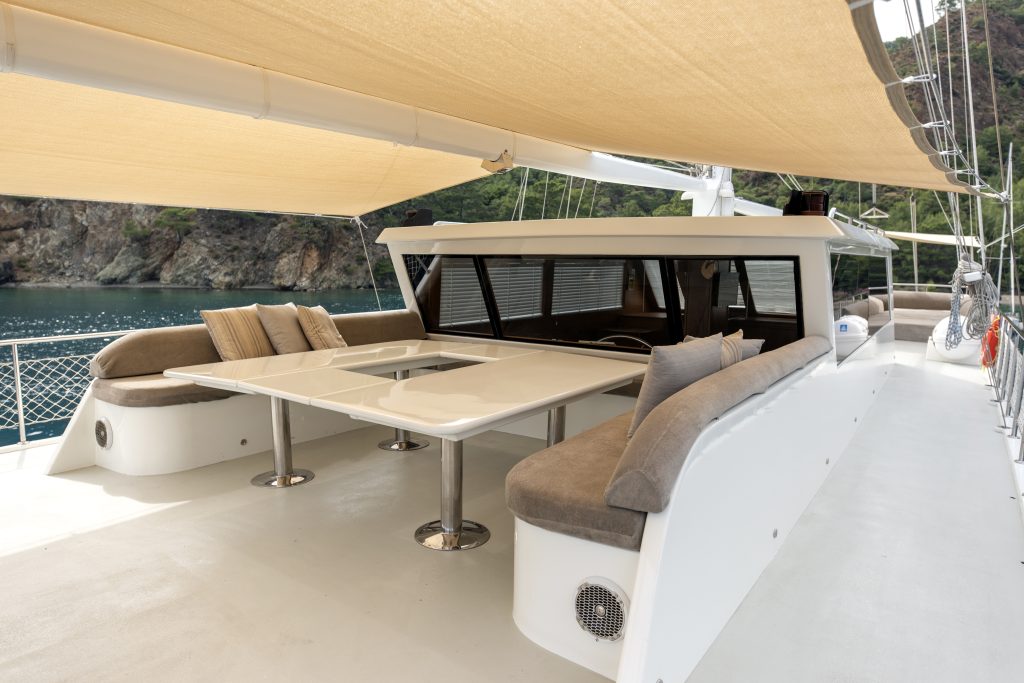 Yacht exterior image