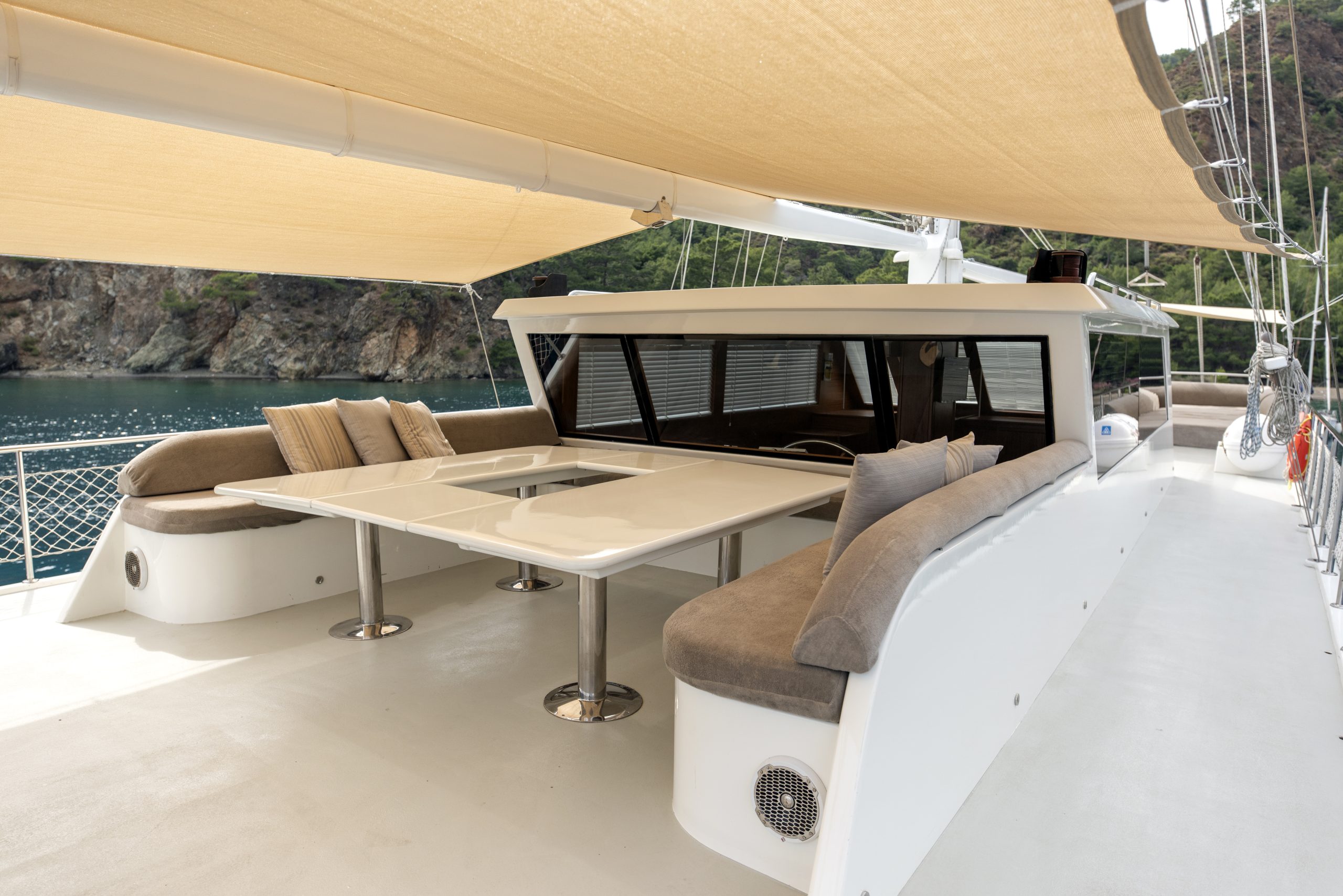 Yacht exterior image