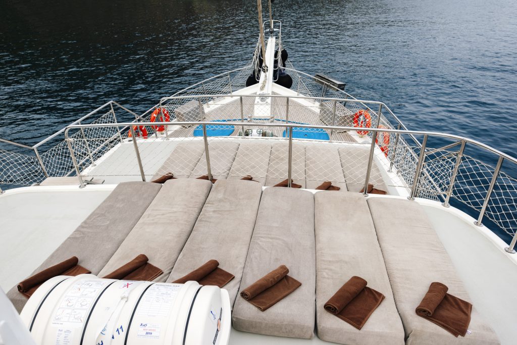 Yacht exterior image