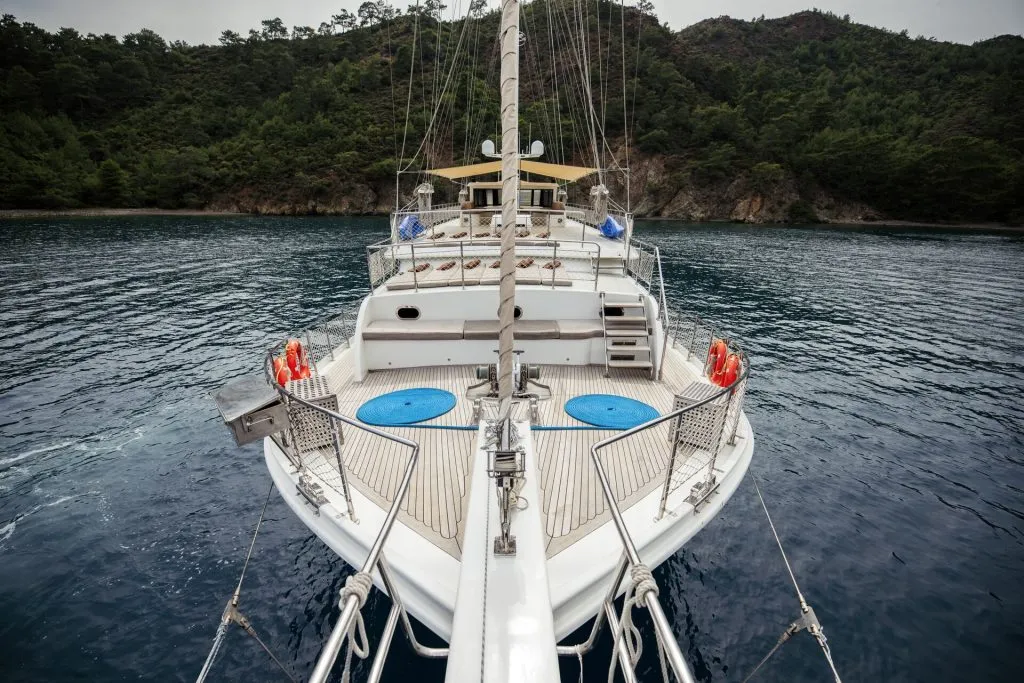 Yacht exterior image