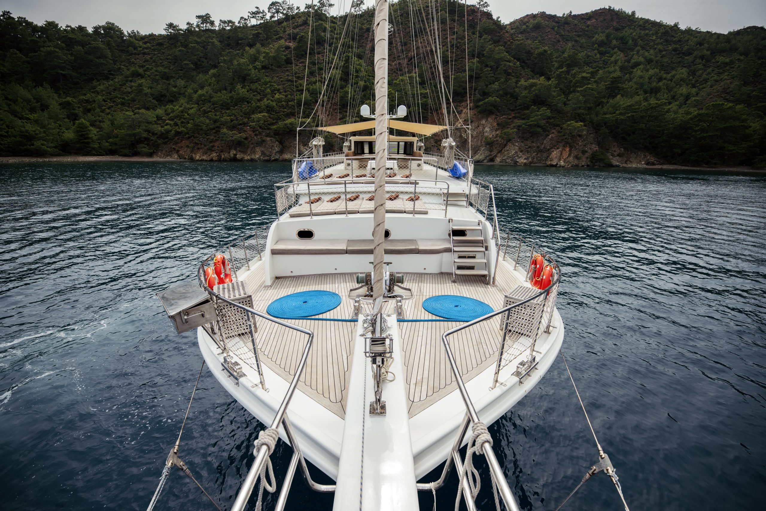 Yacht exterior image