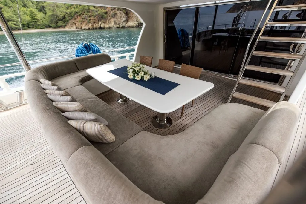Yacht exterior image