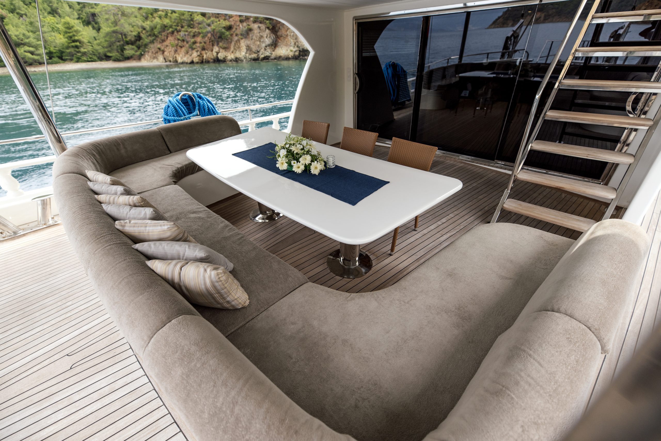 Yacht exterior image