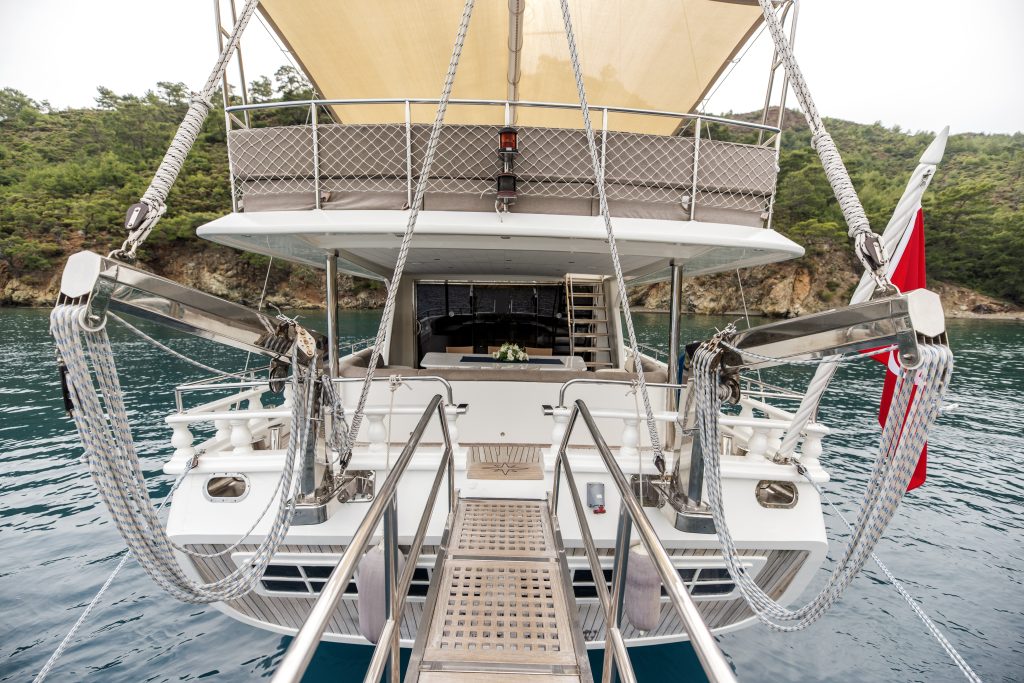 Yacht exterior image