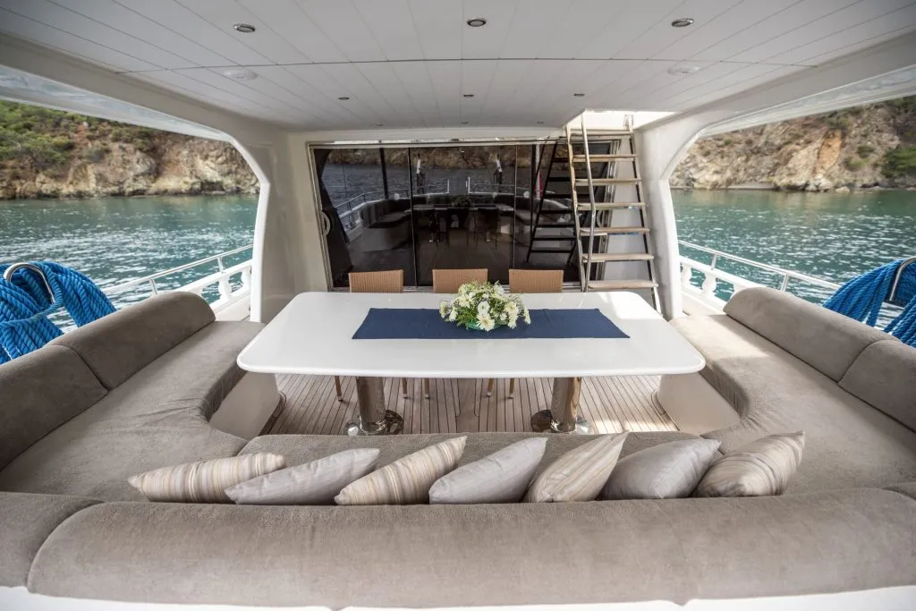 Yacht exterior image