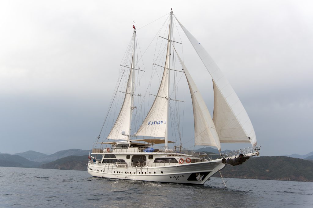 Yacht exterior image