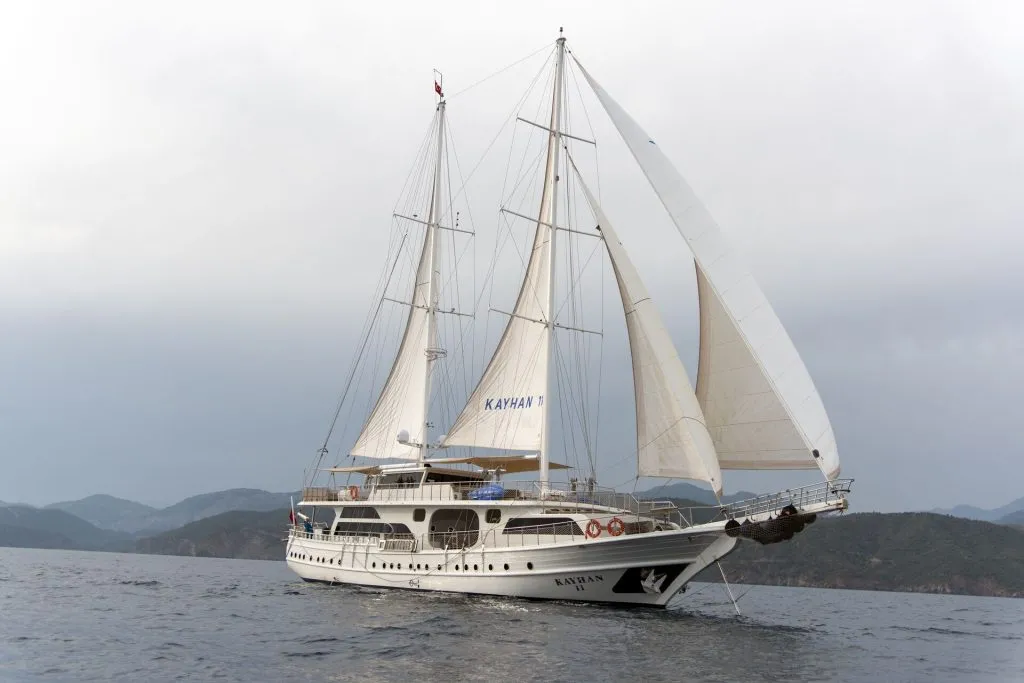 Yacht exterior image