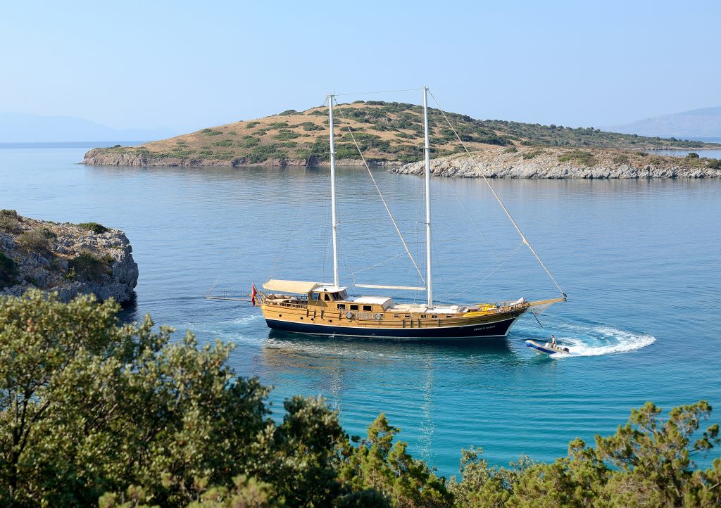 Yacht exterior image