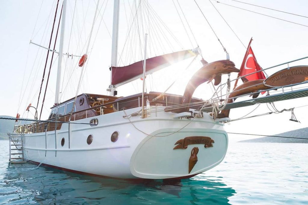 Yacht exterior image