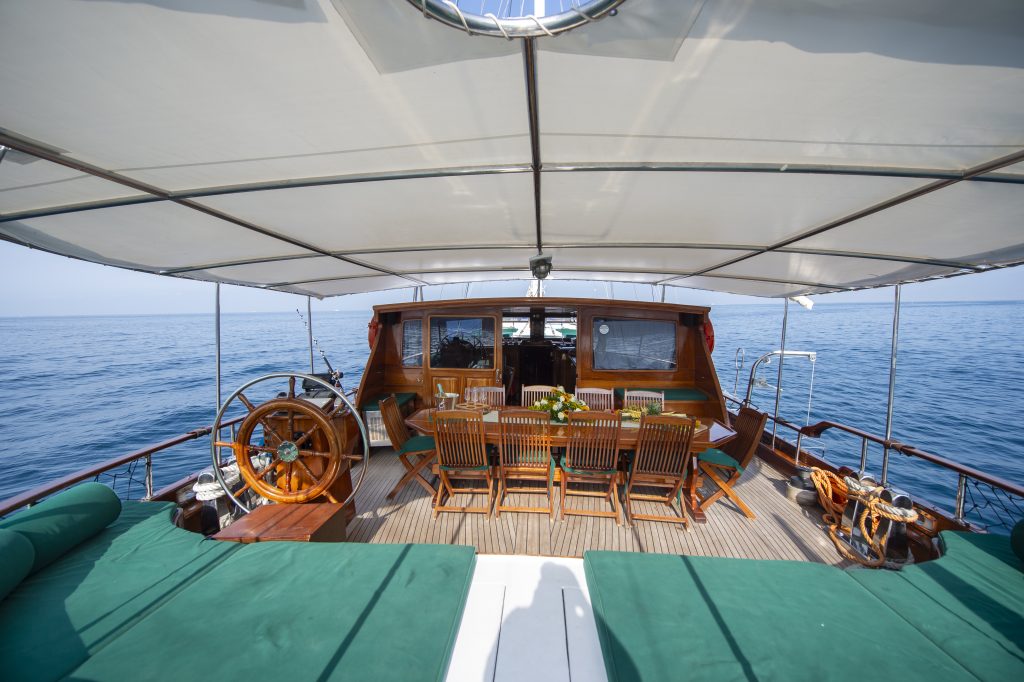 Yacht exterior image