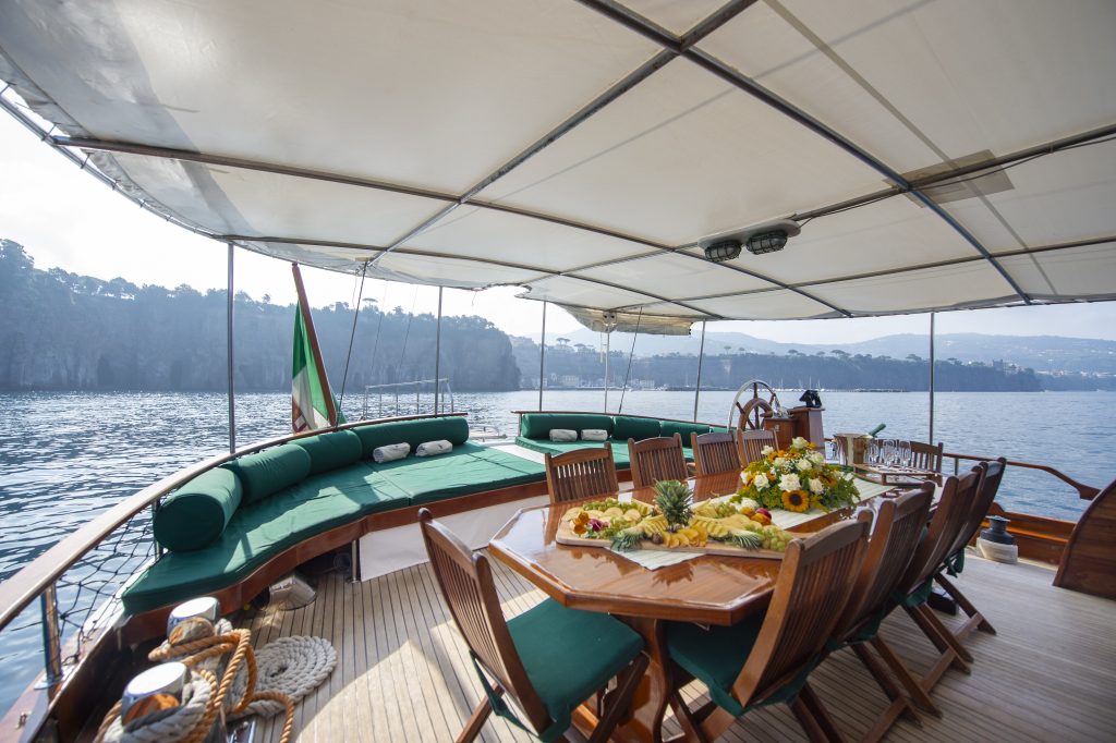 Yacht exterior image