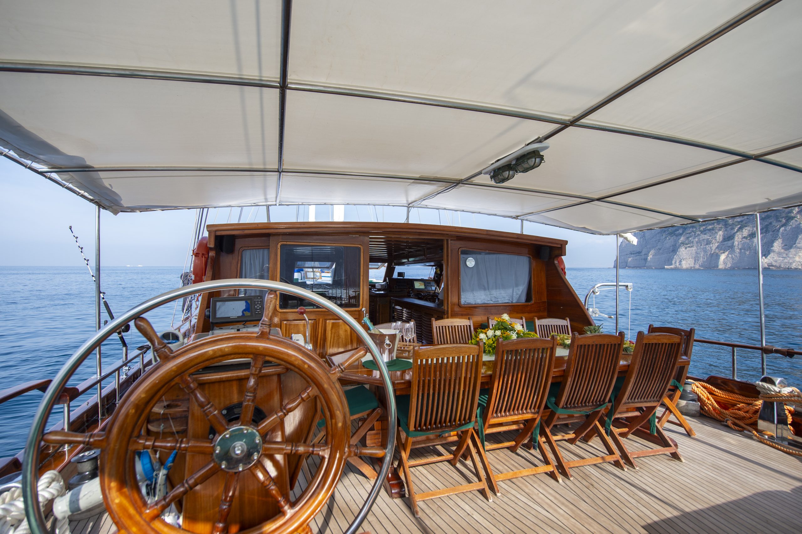 Yacht exterior image