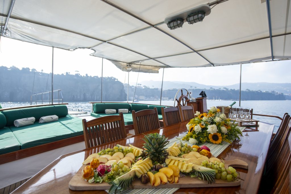 Yacht exterior image