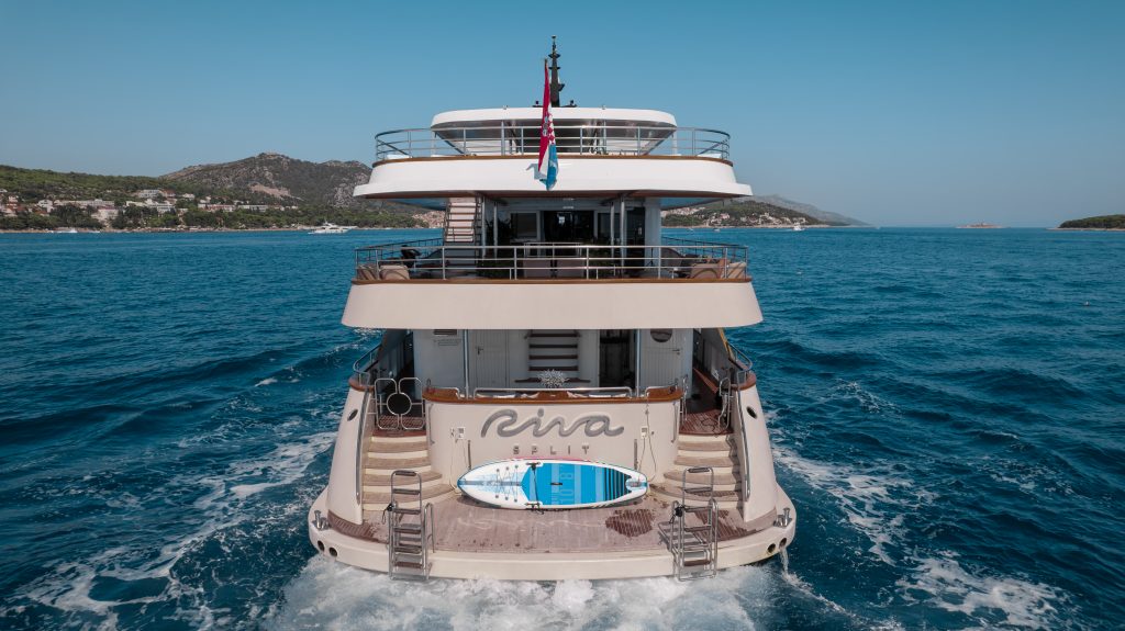 Yacht exterior image