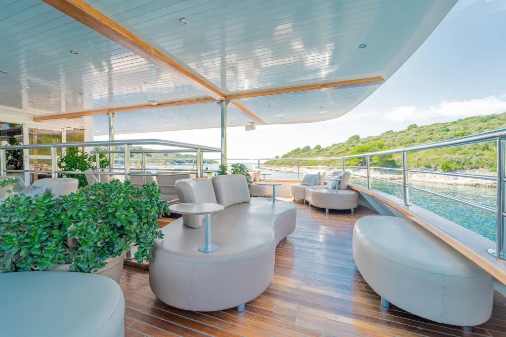 Yacht exterior image