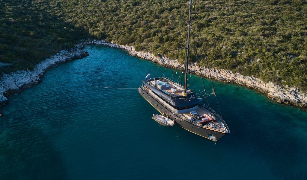 Yacht exterior image