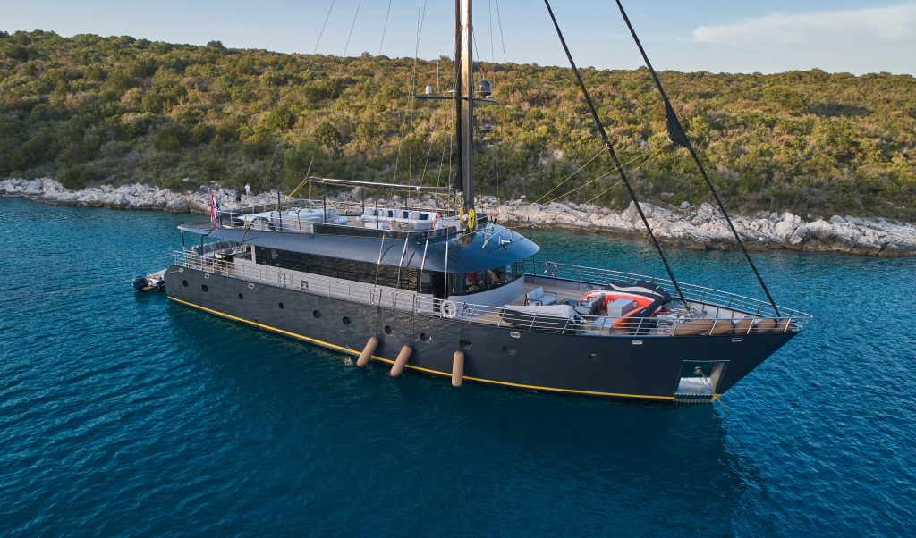 Yacht exterior image