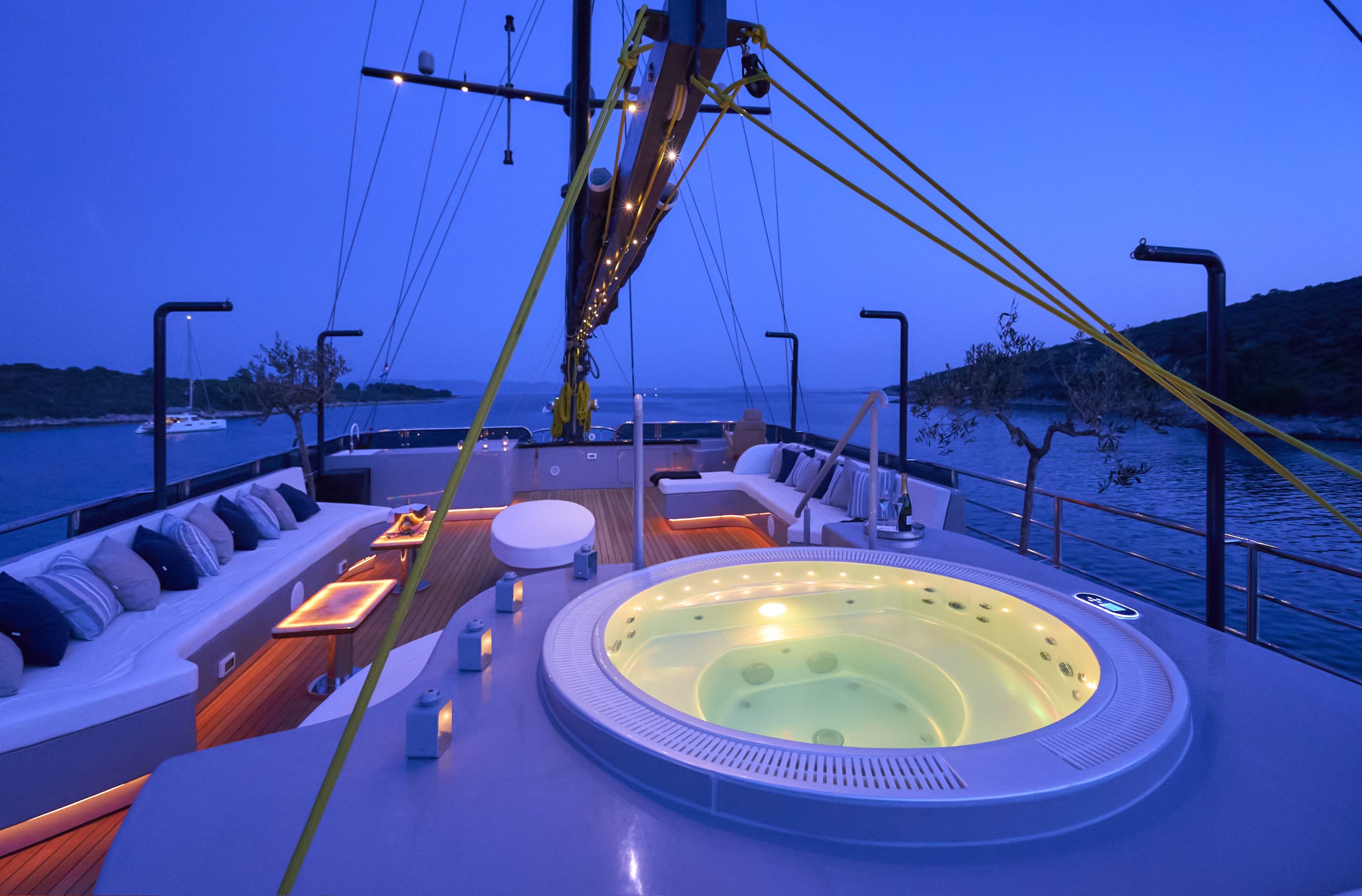 Yacht exterior image