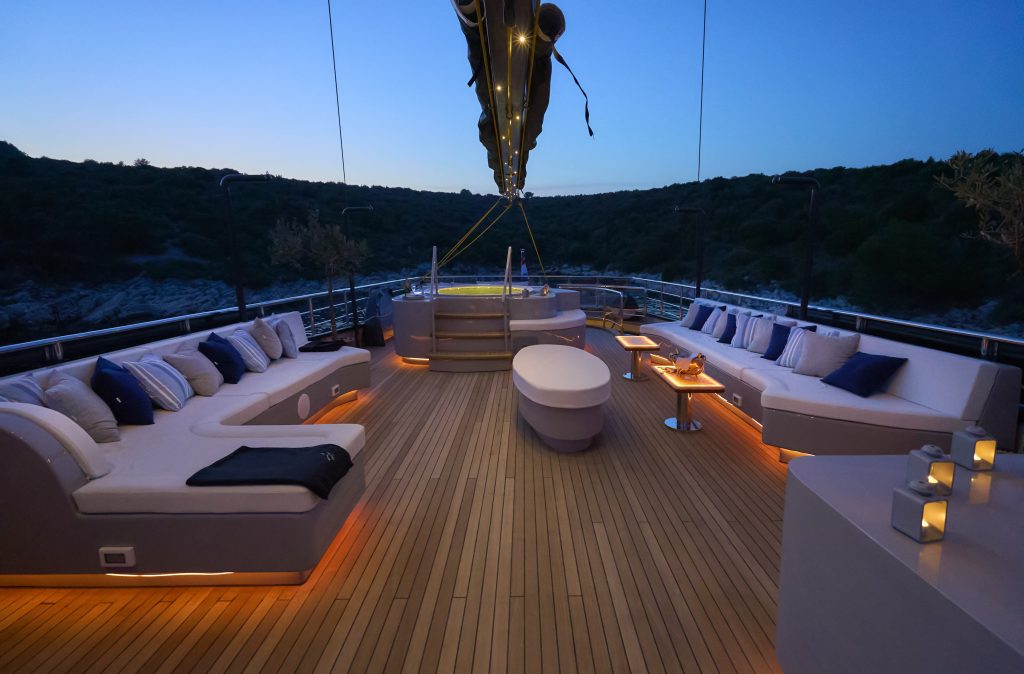 Yacht exterior image