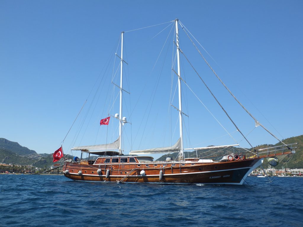 Yacht exterior image