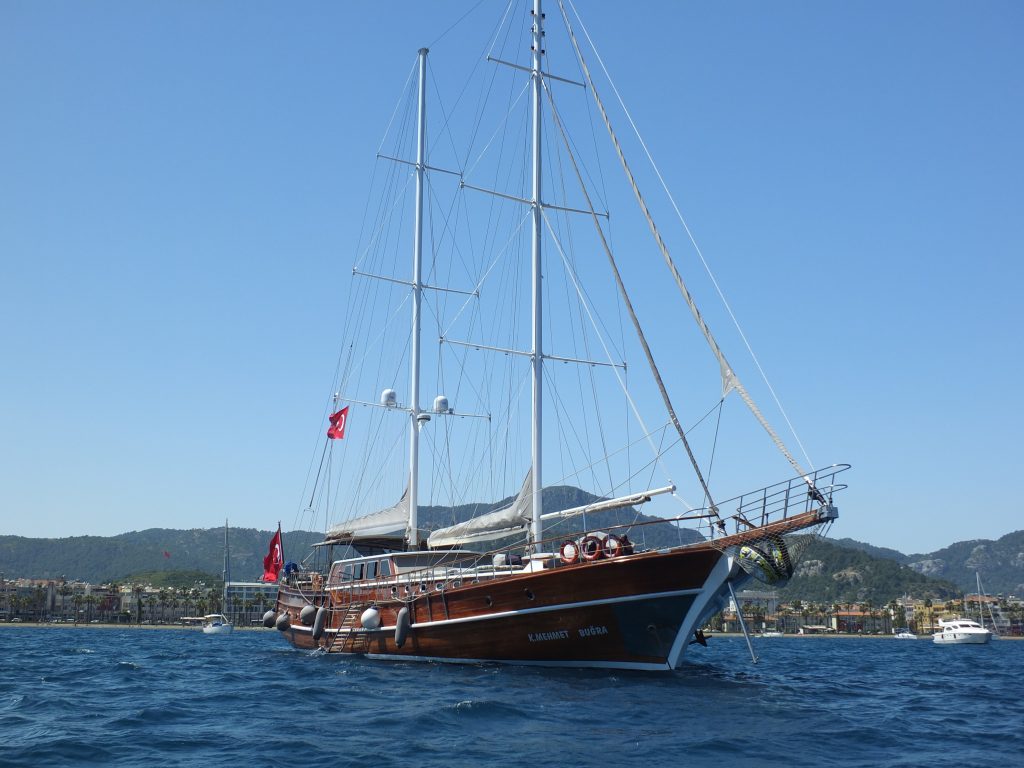 Yacht exterior image