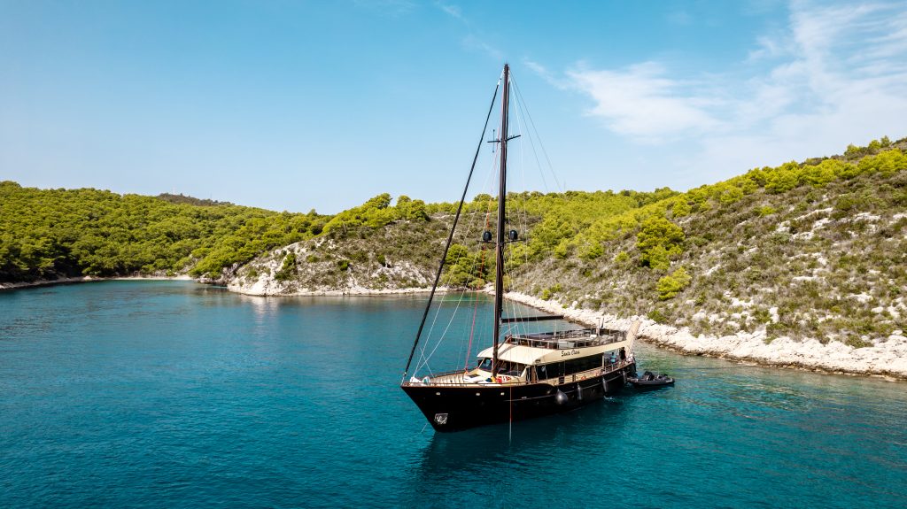 Yacht exterior image