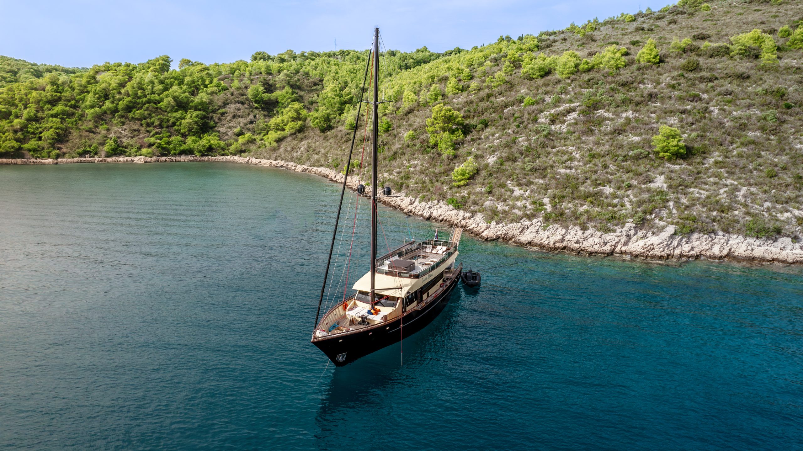 Yacht exterior image