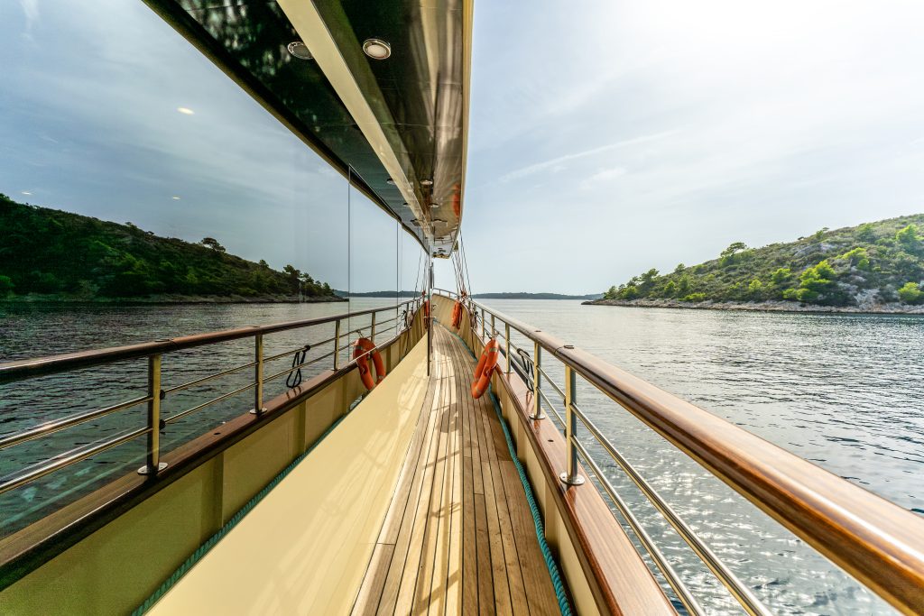 Yacht exterior image