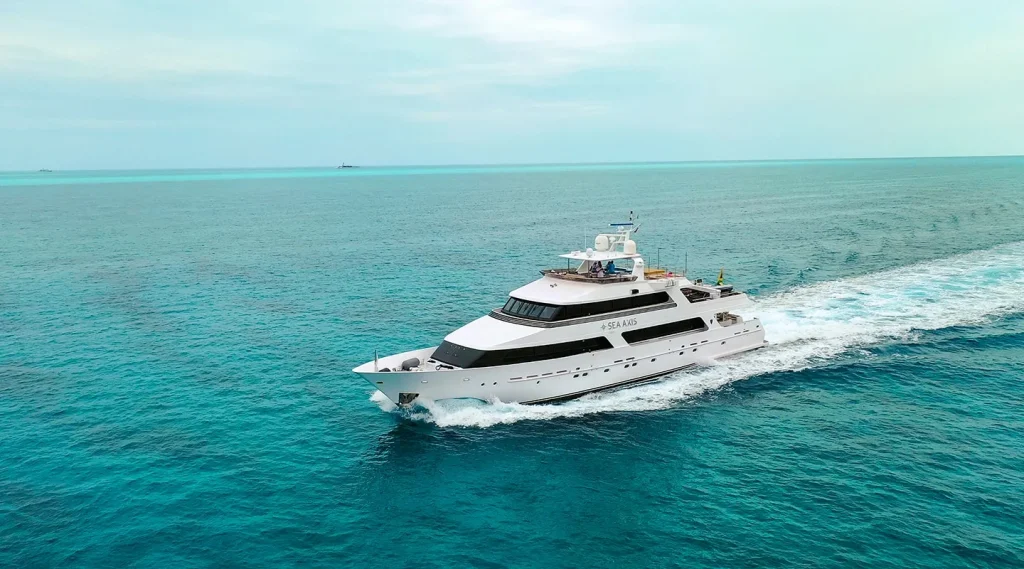 Yacht exterior image