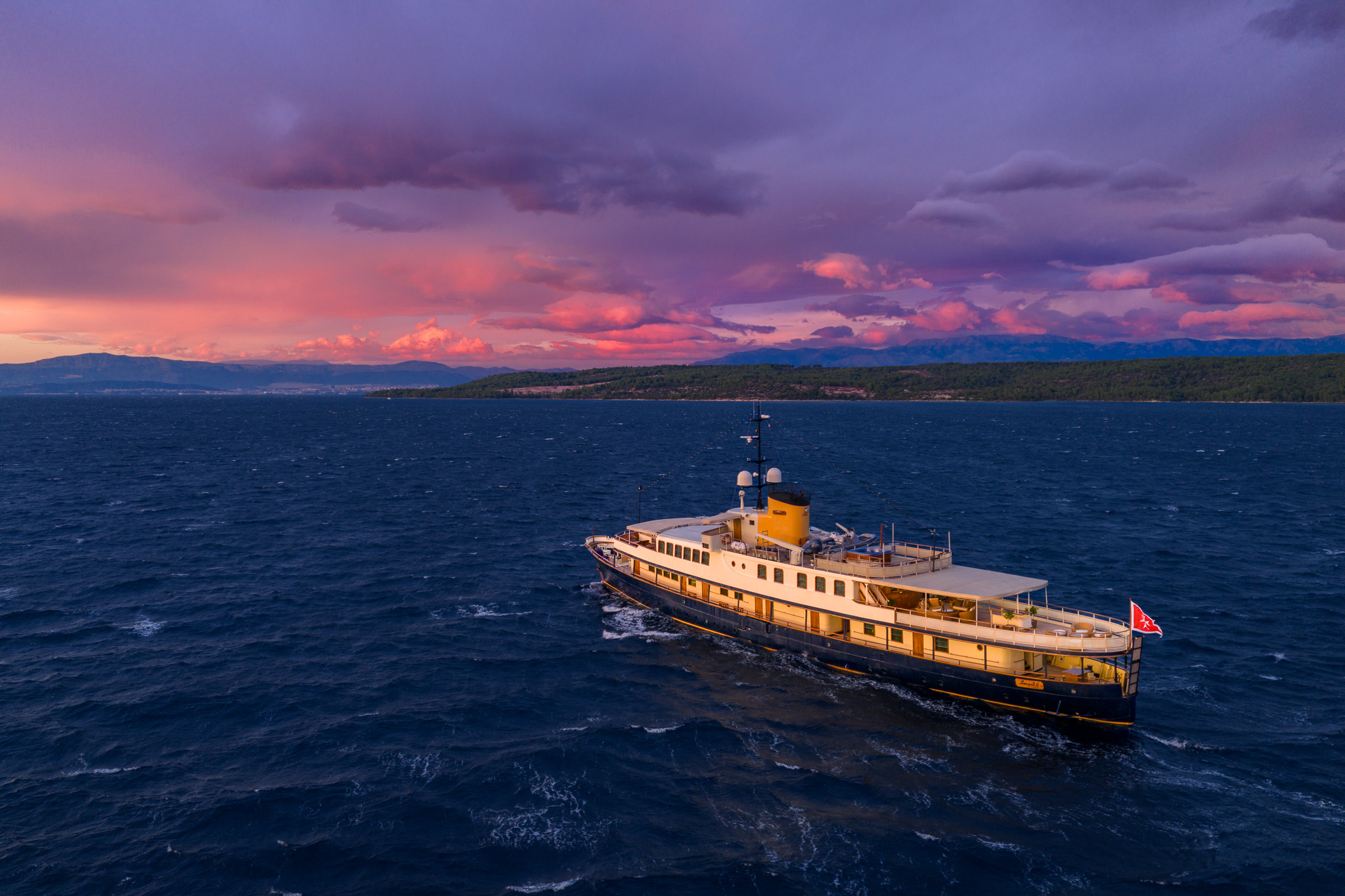 Yacht exterior image