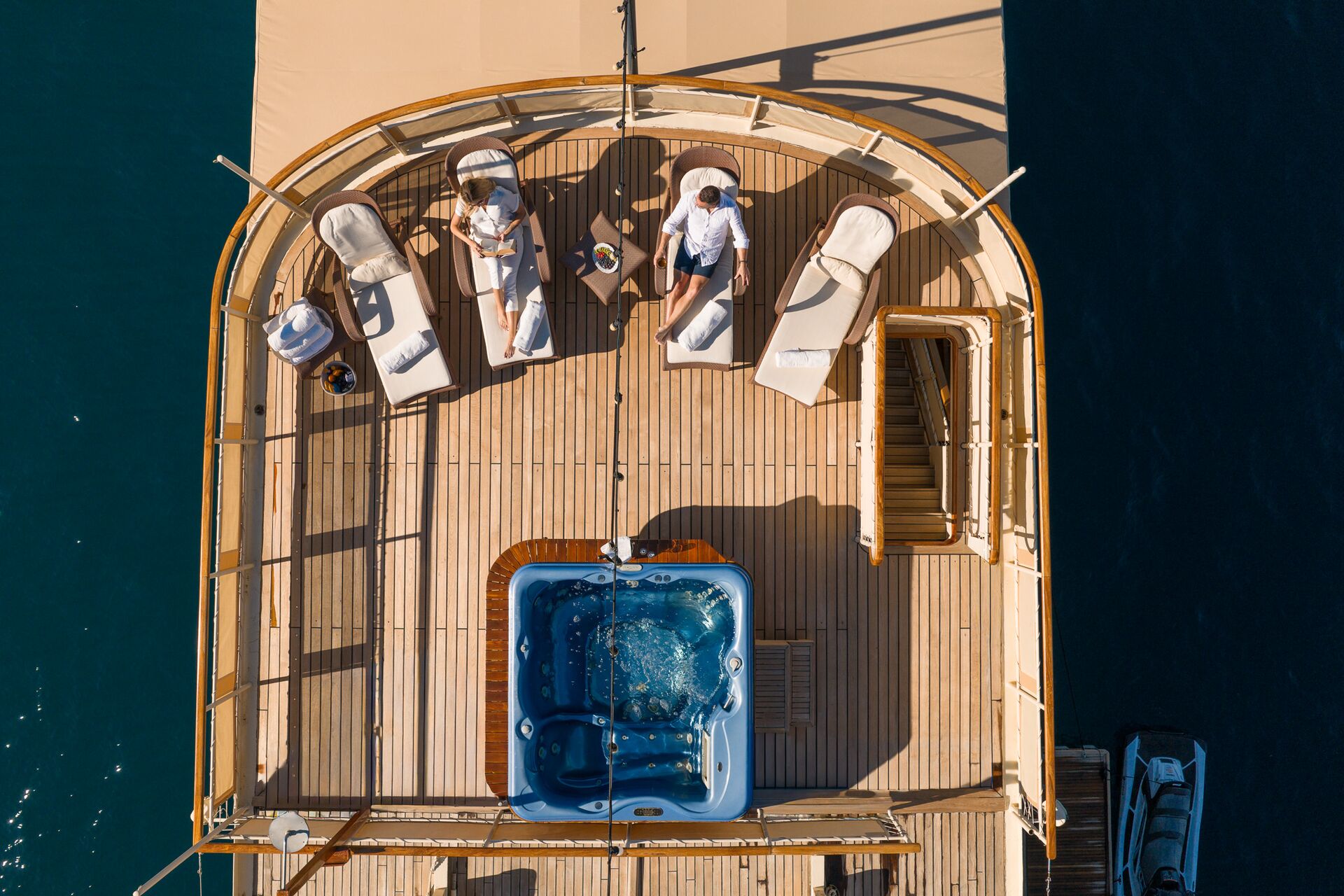 Yacht exterior image