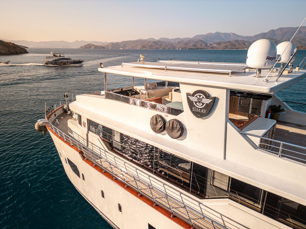Yacht exterior image