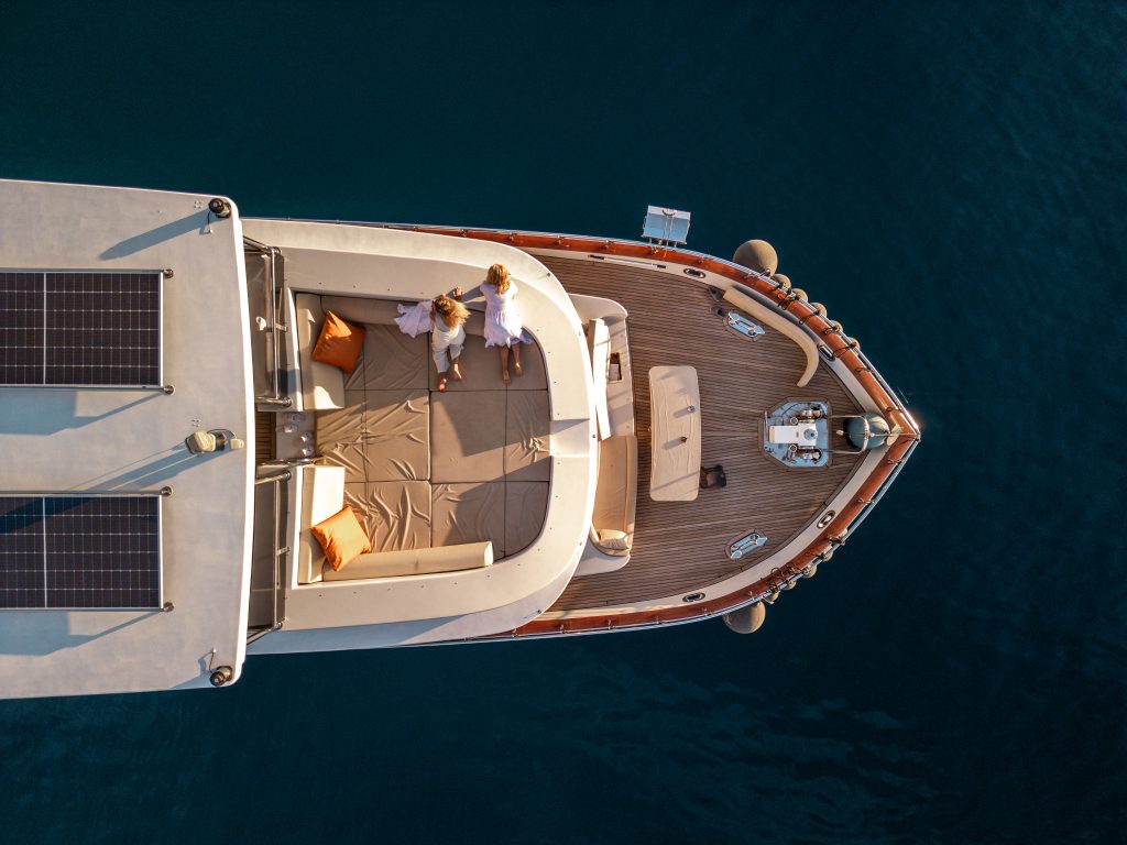 Yacht exterior image