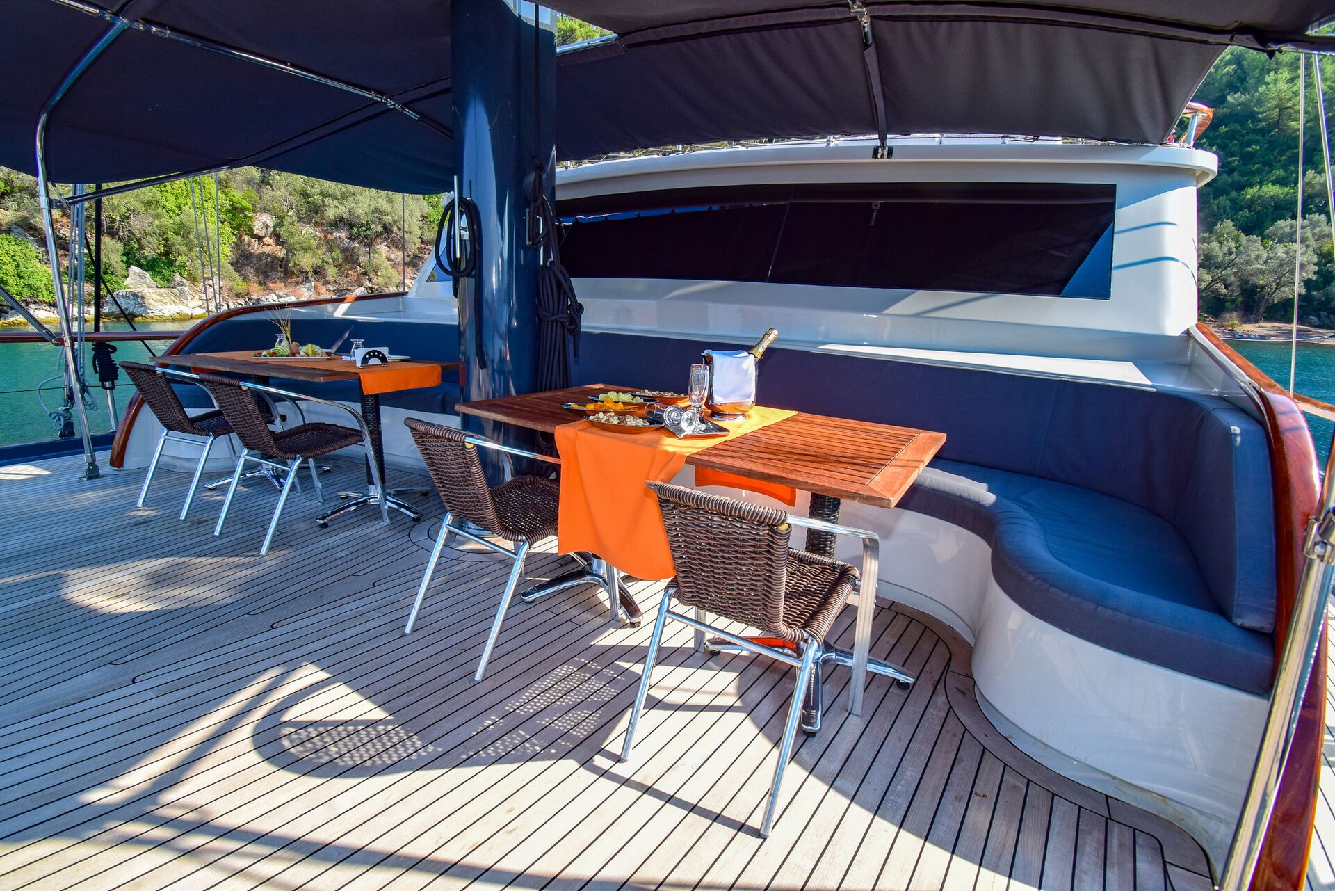 Yacht exterior image