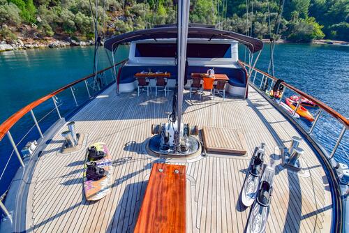 Yacht exterior image