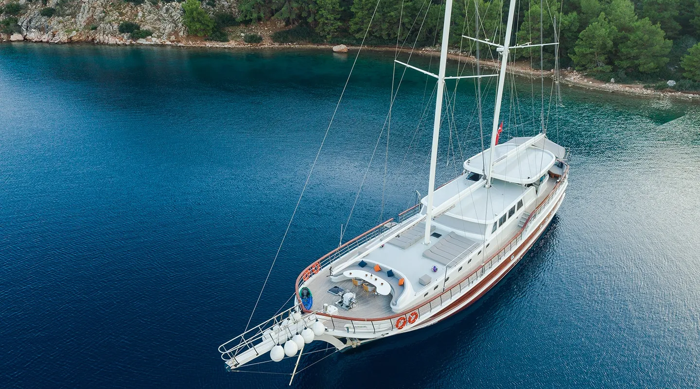 Yacht exterior image