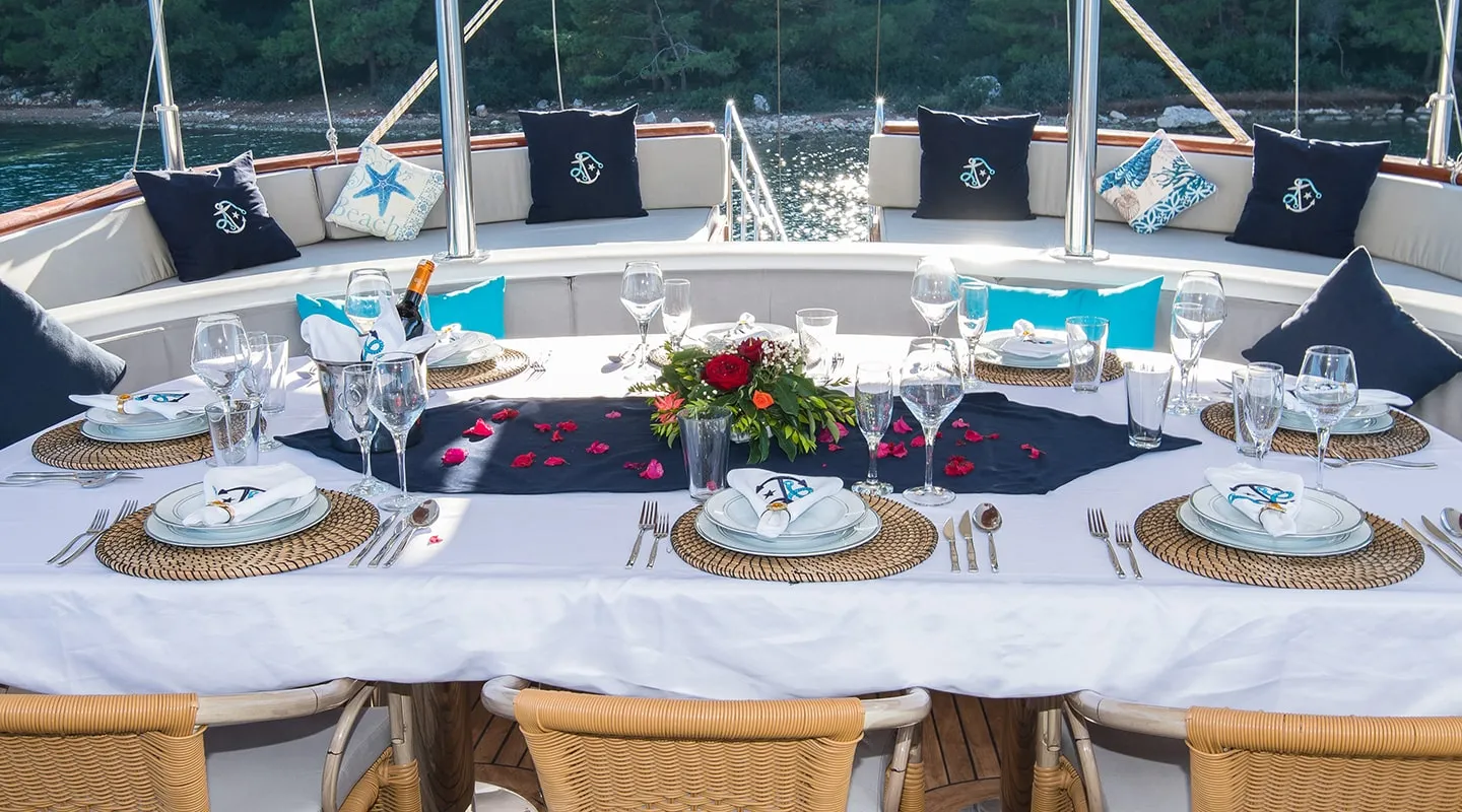 Yacht exterior image