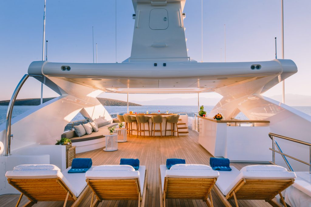 Yacht exterior image