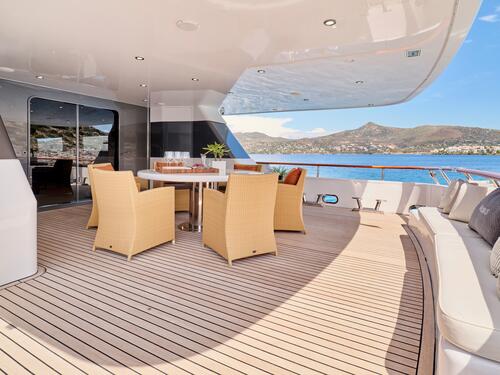 Yacht exterior image