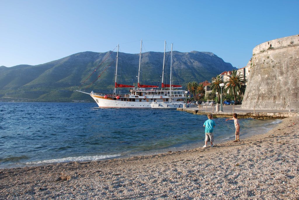 Yacht exterior image