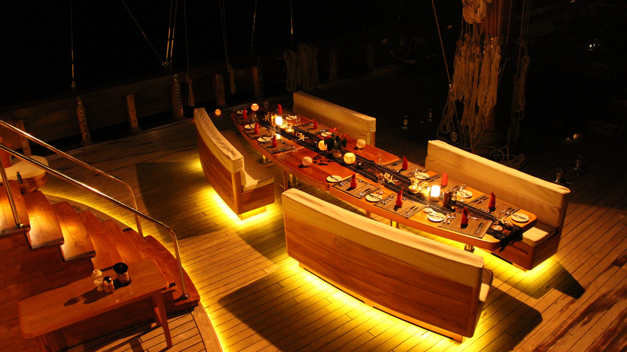 dining onboard