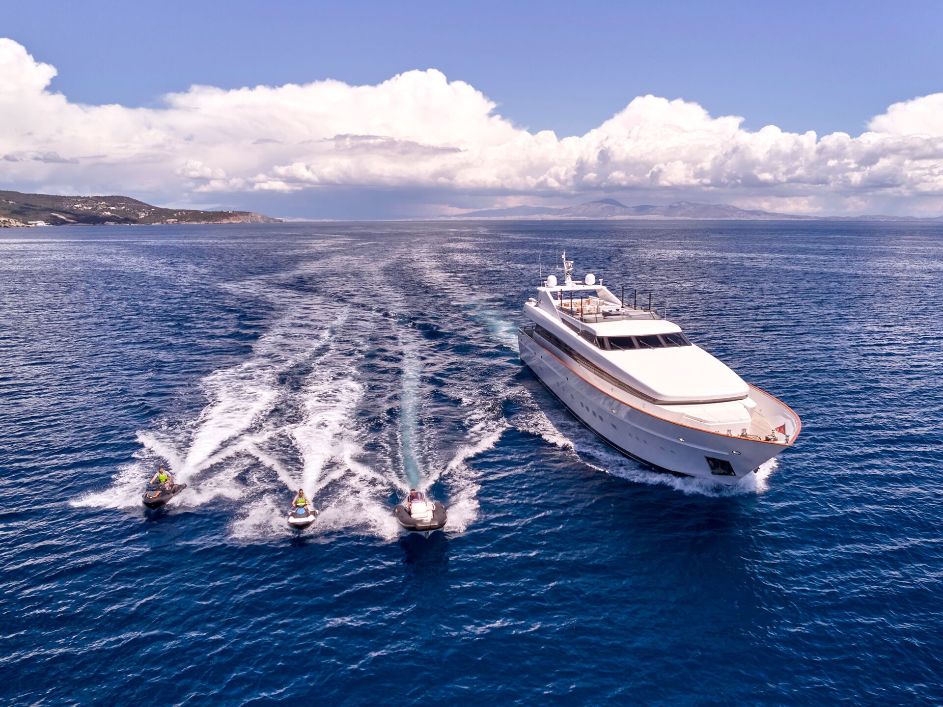 Yacht exterior image