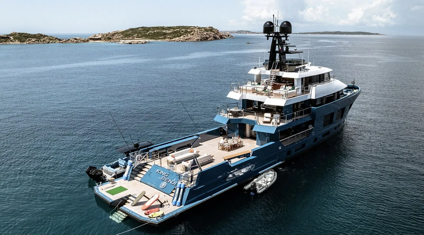 Yacht exterior image